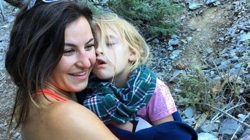 Миша Тейт спасла в горах девочку со сломанной рукой