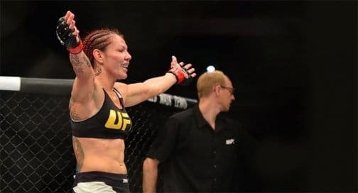 Крис Киборг вышла в октагон с весом 170 фунтов