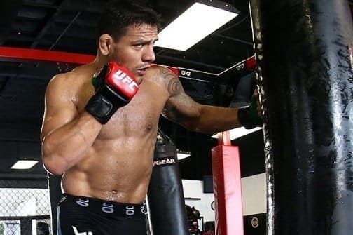 Рафаэль Дос Аньос готовится к UFC 185 (фотогалерея)