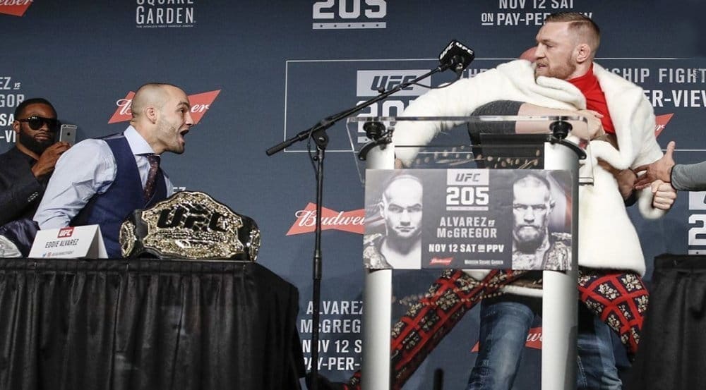 Пресс-конференция к UFC 205: опоздание МакГрегора, норковый пиджак и летающие стулья