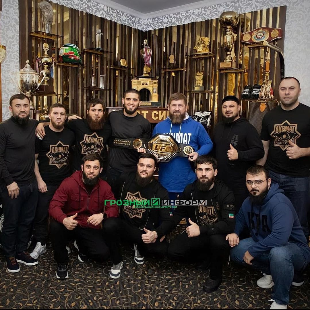 Ислам Махачев с поясом UFC