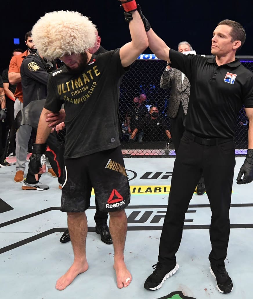 Khabib Nurmagomedov showed a fracture received before the fight with Gaethje