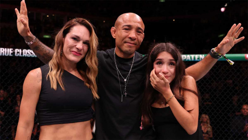 Жозе Альдо оставил перчатки в центре октагона