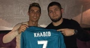 Хабиб Нурмагомедов обменялся подарками с Криштиану Роналду