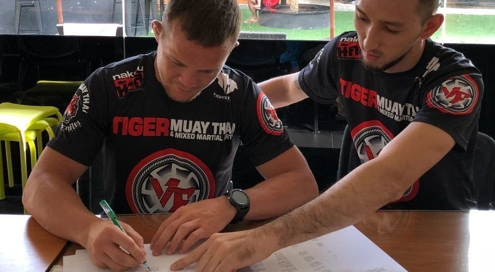 Петр Ян подписал контракт с UFC