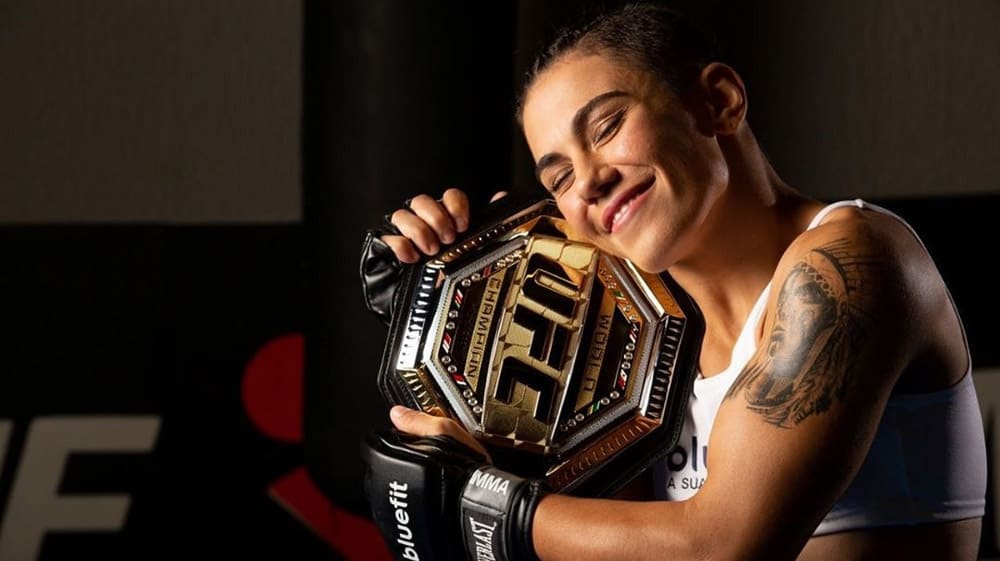 Чемпионка UFC обнажилась на фото