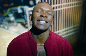 Реакцию Адесаньи на поражение Усмана зафиксировало видео