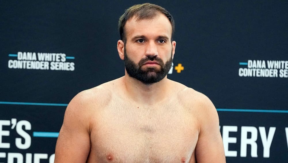 Дебют Азамата Мурзаканова в UFC назначен на декабрь