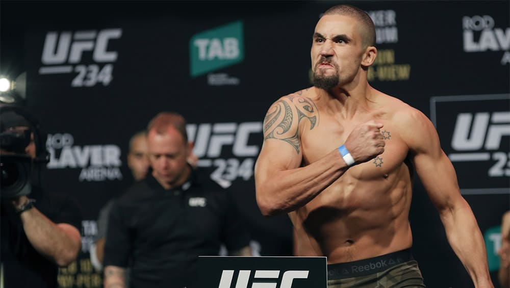 Роберт Уиттакер госпитализирован, поединок с Келвином Гастелумом отменен