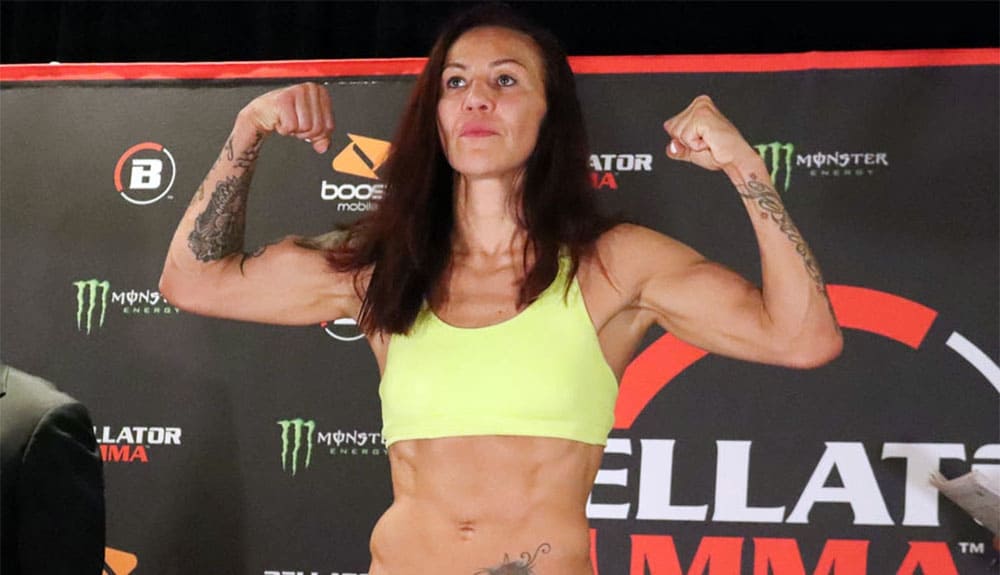 Крис Киборг успешно сделала вес перед дебютным поединком в Bellator