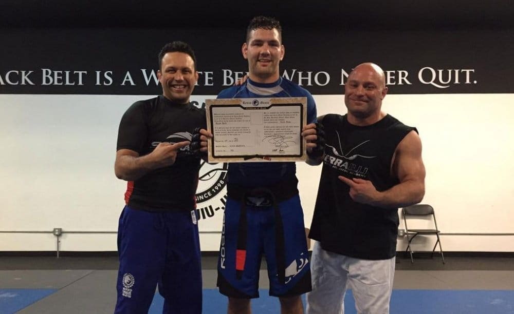 Крис Вайдмэн получил черный пояс по БЖЖ