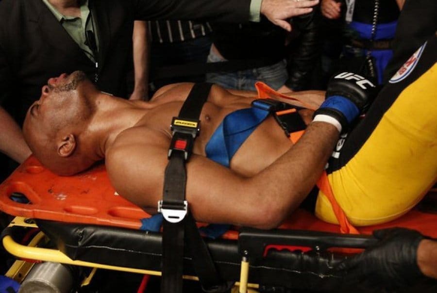 Андерсон Сильва травма (Anderson Silva injury)