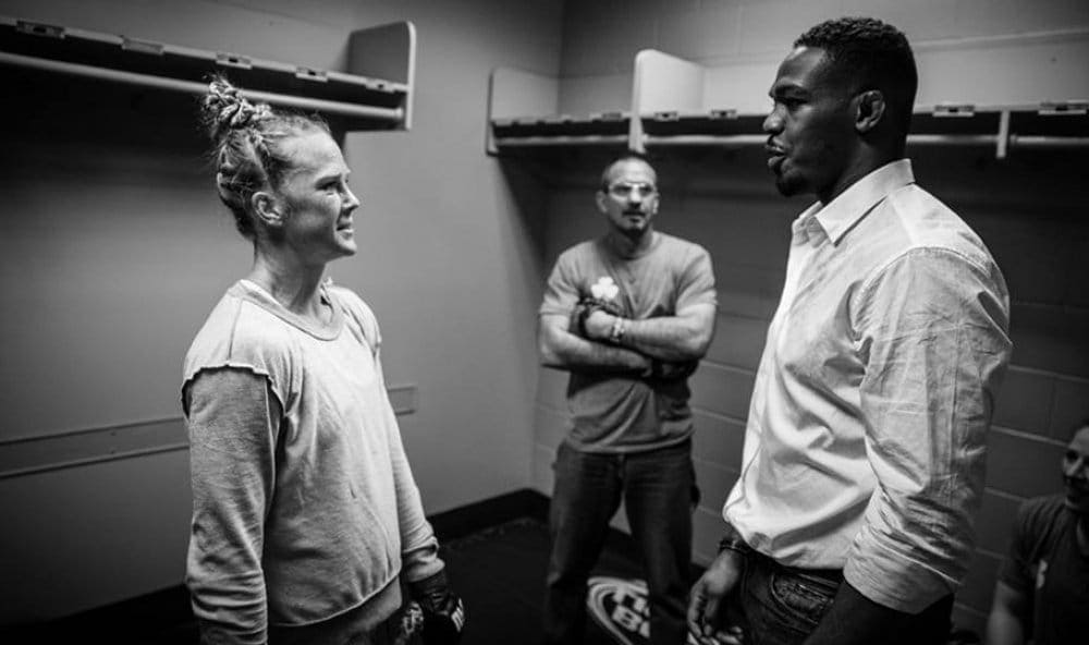 Джон Джонс и Холли Холм