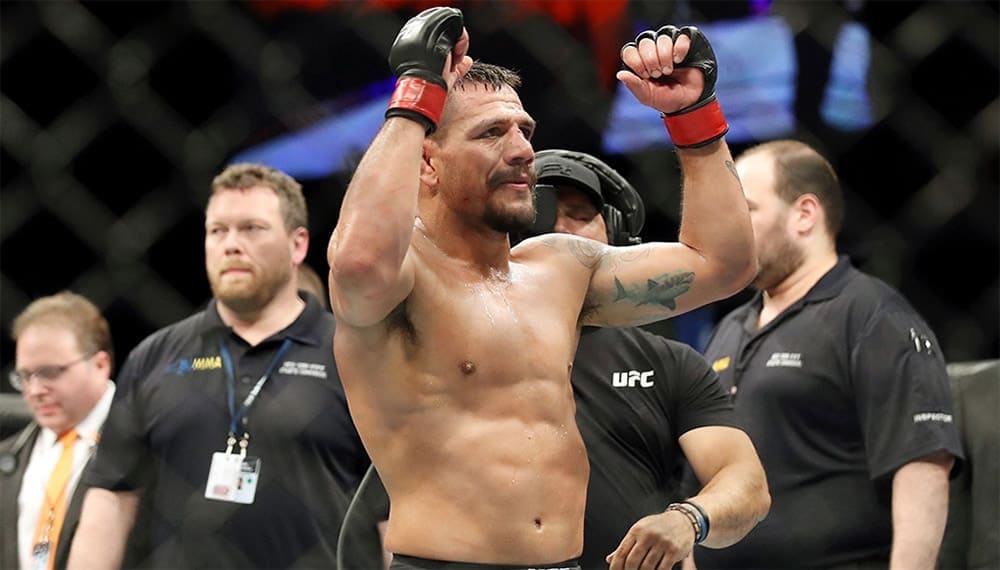 Рафаэль Дос Аньос хочет драться на UFC 242 в Абу-Даби