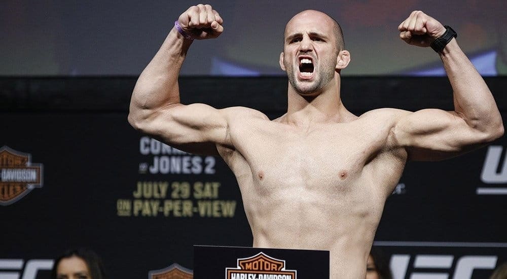 Волкан Оездемир нокаутировал двух человек во время драки