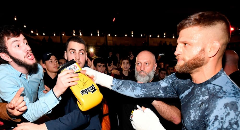 Соперник Забита устроил провокацию российским болельщикам