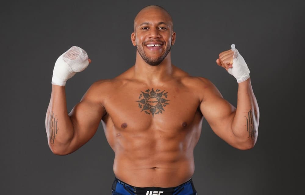 Сирил Ган сломал руку в поединке против Тая Туивасы