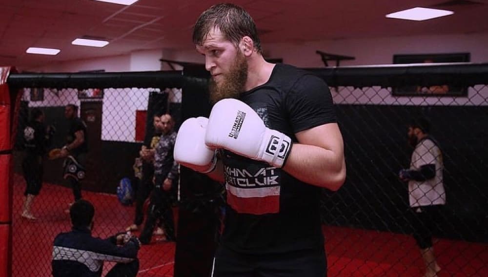 Два российских бойца уволены из UFC