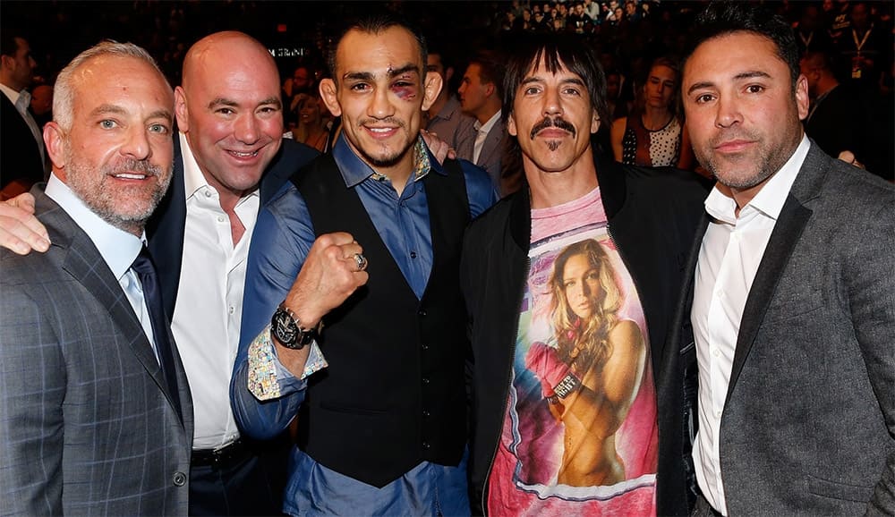 Оскар Де Ла Хойя высказался о проведении турниров UFC во время пандемии