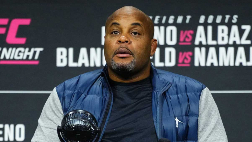 У Кормье угнали новое авто, пока он комментировал UFC 317