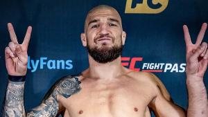 Ярослав Амосов одержал первую победу после ухода из Bellator