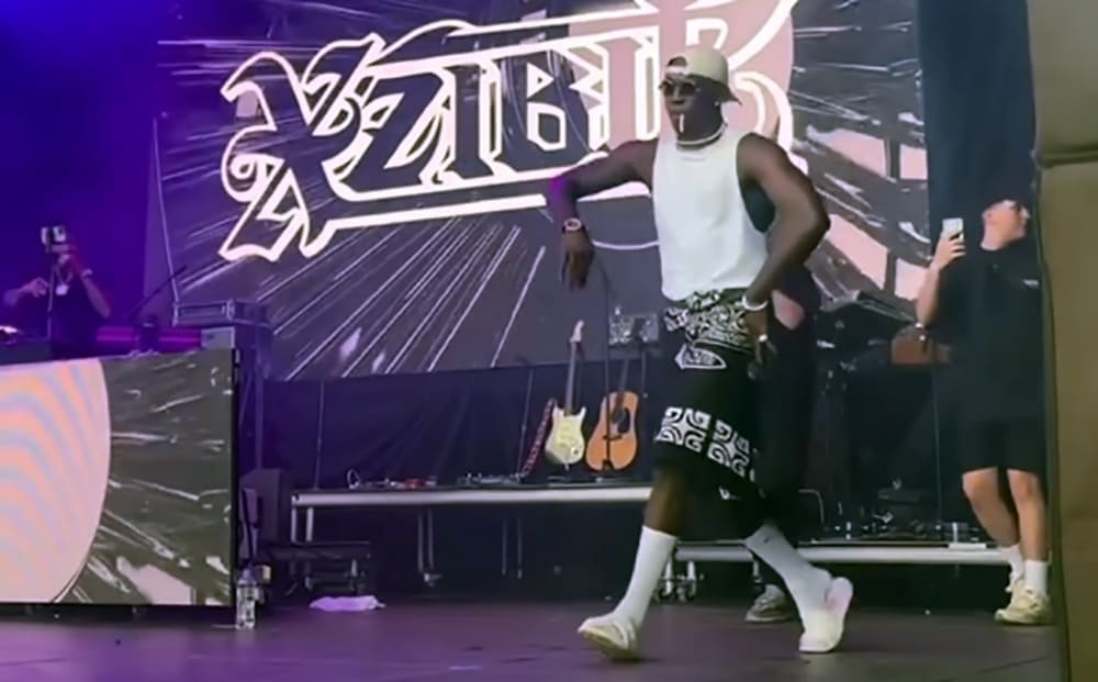 Исраэль Адесанья выступил с рэпером Экзибитом перед многотысячной толпой