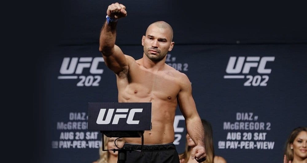 Артем Лобов может провести в Сочи матч по боксу