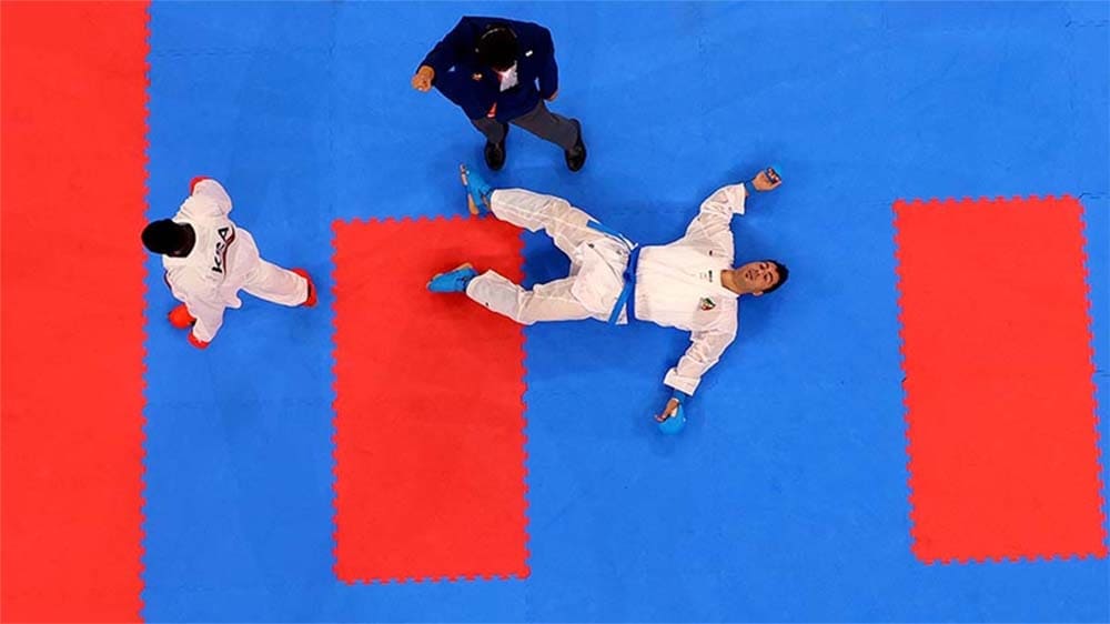 Лежащий без сознания каратист выиграл Олимпийские игры
