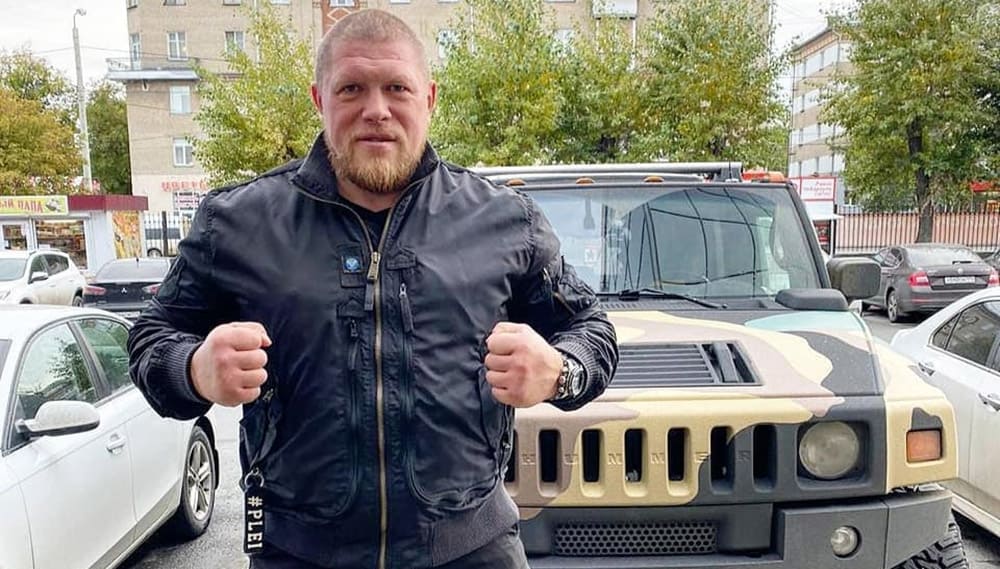 Макс Новоселов поборол взрослого медведя