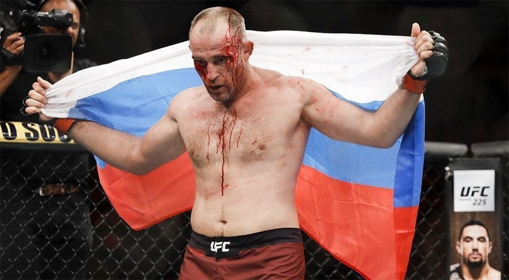 Алексей Олейник подписал контракт на бой в Москве