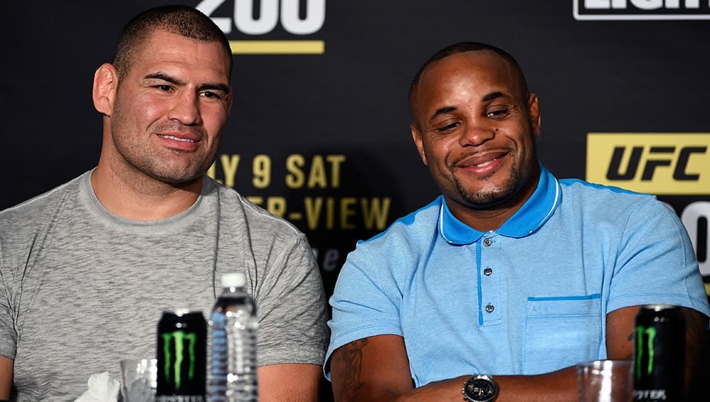 Даниэль Кормье прокомментировал переход Кейна Веласкеса из UFC в WWE