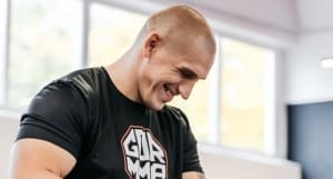 Дмитрий Сосновский травмирован и выбывает из поединка с Джуниором Албини