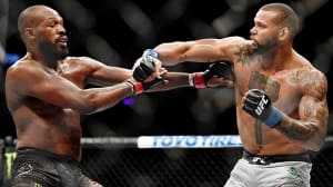 Результаты турнира UFC 239: Джонс с трудом отстоял титул, Нунес нокаутировала Холм