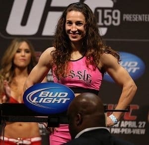 Сара МакМэнн выбывает из состава участников UFC Fight Night 27, Сара Кауфман ждет имя новой соперницы