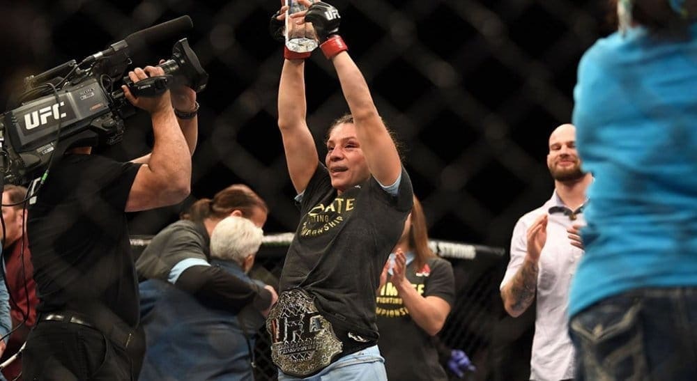 Никко Монтаньо выиграла чемпионский титул UFC со сломанной ногой