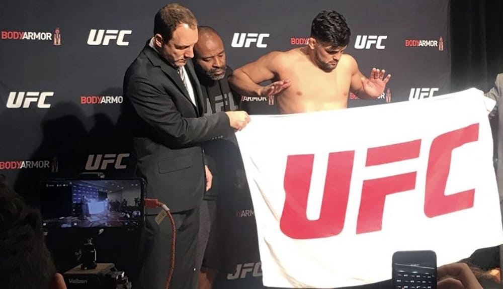 Боец UFC придумал новый способ жульничества на взвешивании