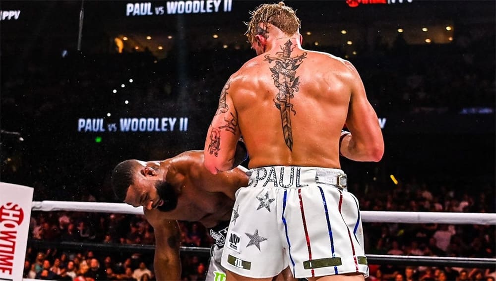 Блогер Джейк Пол нокаутировал экс-чемпиона UFC Тайрона Вудли