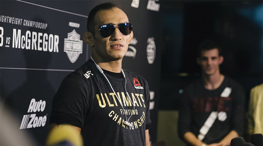 Жена Тони Фергюсона отказалась от запретительного ордера