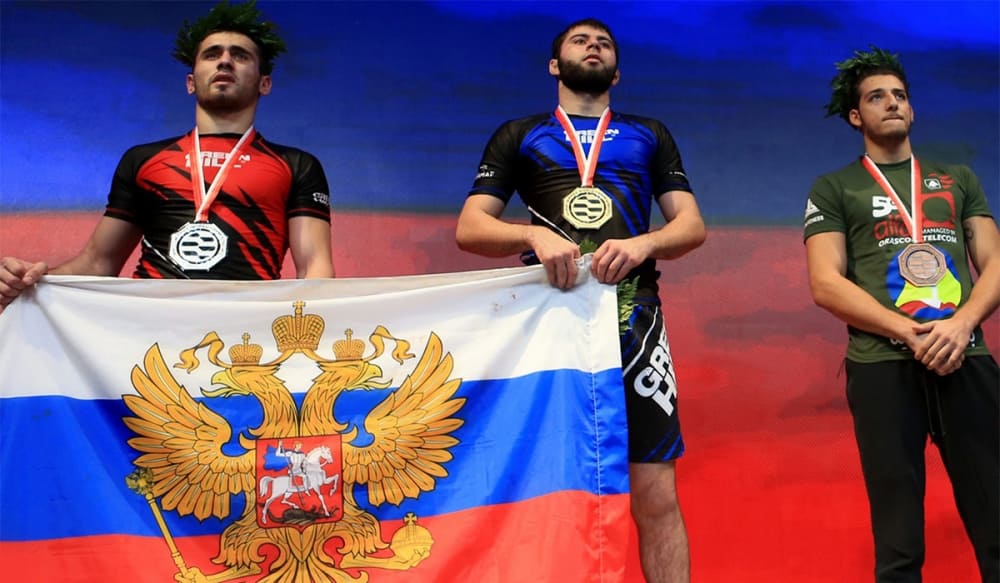 Российских бойцов ММА отстранили от международных соревнований