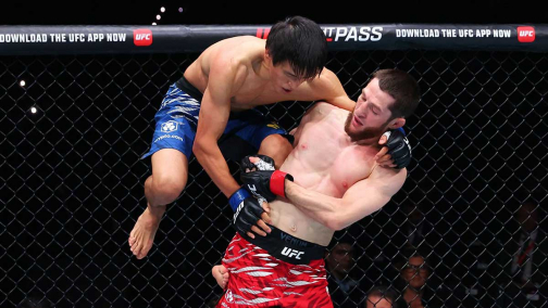 Тагир Уланбеков победил Азата Максума на турнире UFC в Баку