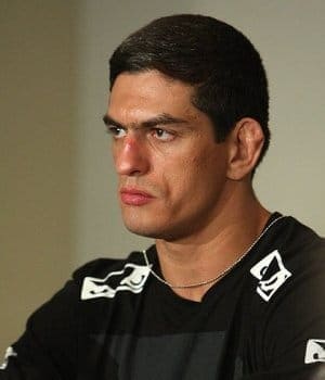 Пауло Тиаго травмирован и выбывает из состава участников UFC Fight Night 27, Келвин Гастелум ждет нового соперника