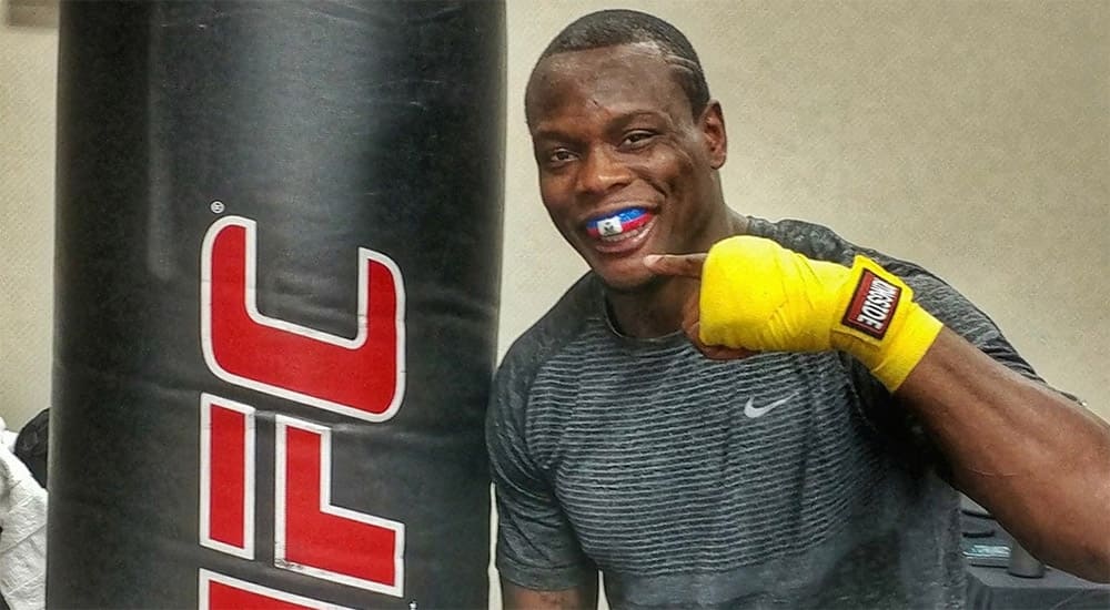 Овинс Сент-Пру выбывает из поединка с Мишей Циркуновым, Джонни Уокер готов выйти на замену