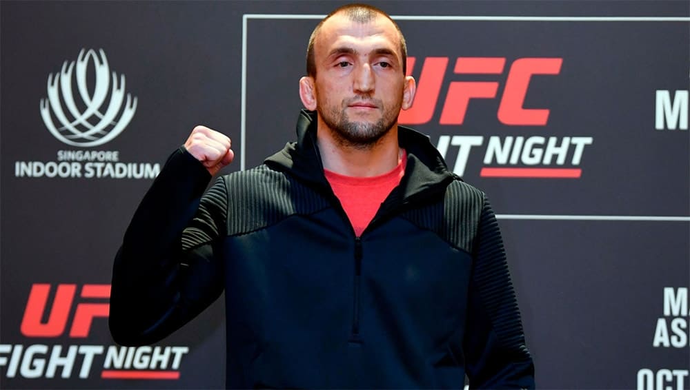 Муслим Салихов выступит на турнире UFC 251 в Абу-Даби