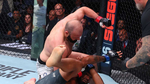 Азамат Мурзаканов нокаутировал Брендсона Рибейро на турнире UFC 316