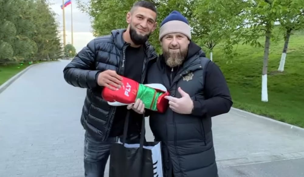 Хамзат Чимаев привез подарки Рамзану Кадырову