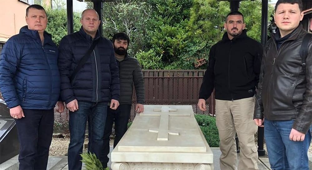 Федор Емельяненко посетил в Японии могилу православного святого
