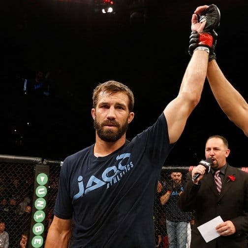 Люк Рокхолд подписал новый контракт с UFC
