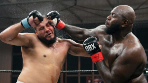 Уволенный из UFC Жаирзиньо Розенстрайк победил нокаутом в лиге Джона Джонса