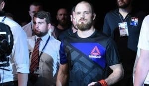 Гуннар Нельсон выбывает из поединка с Нилом Мэгни