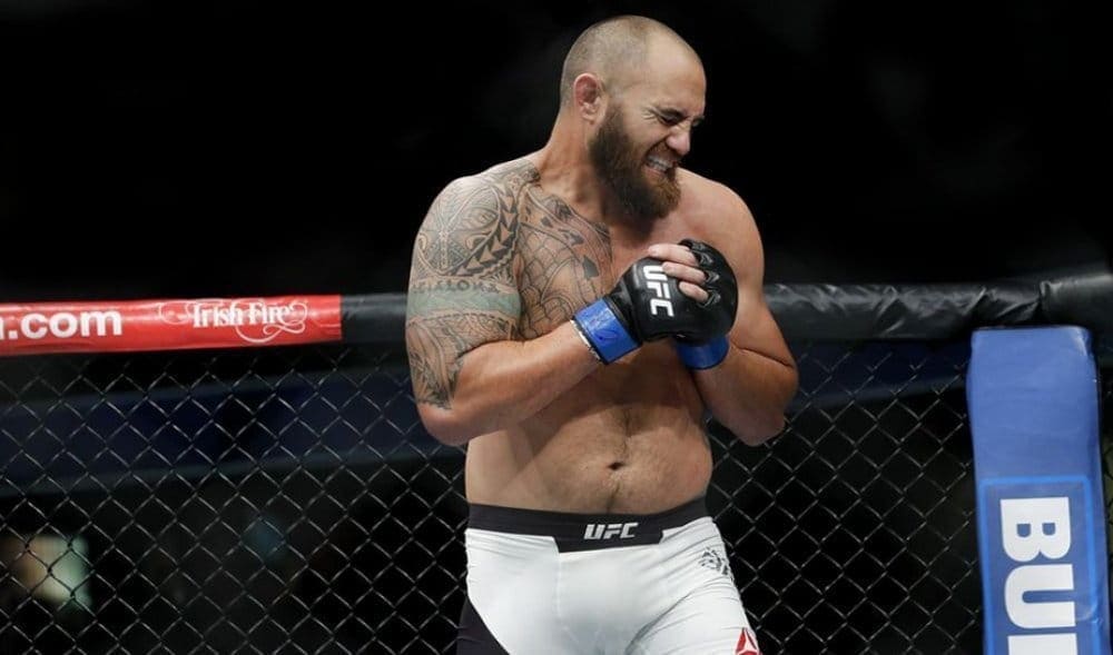 Джон МакКарти: «Попросив таймаут, Трэвис Браун сдался»